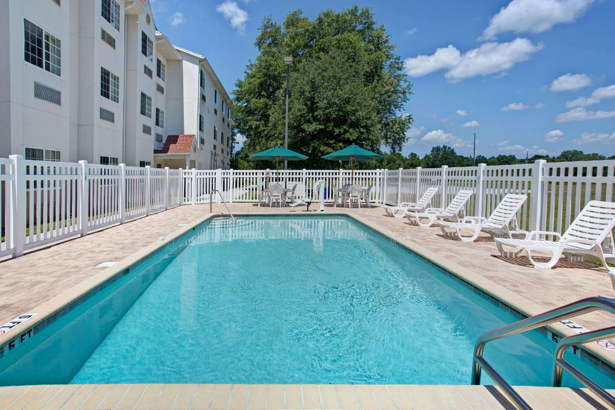 Microtel Inn & Suites By Wyndham Brooksville Ridge Manor Exterior photo