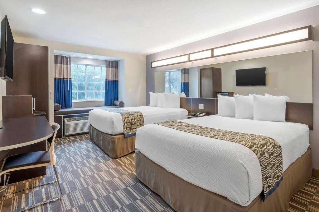 Microtel Inn & Suites By Wyndham Brooksville Ridge Manor Room photo