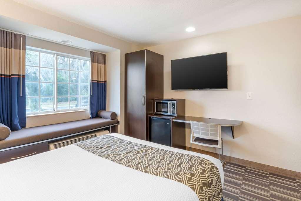 Microtel Inn & Suites By Wyndham Brooksville Ridge Manor Room photo