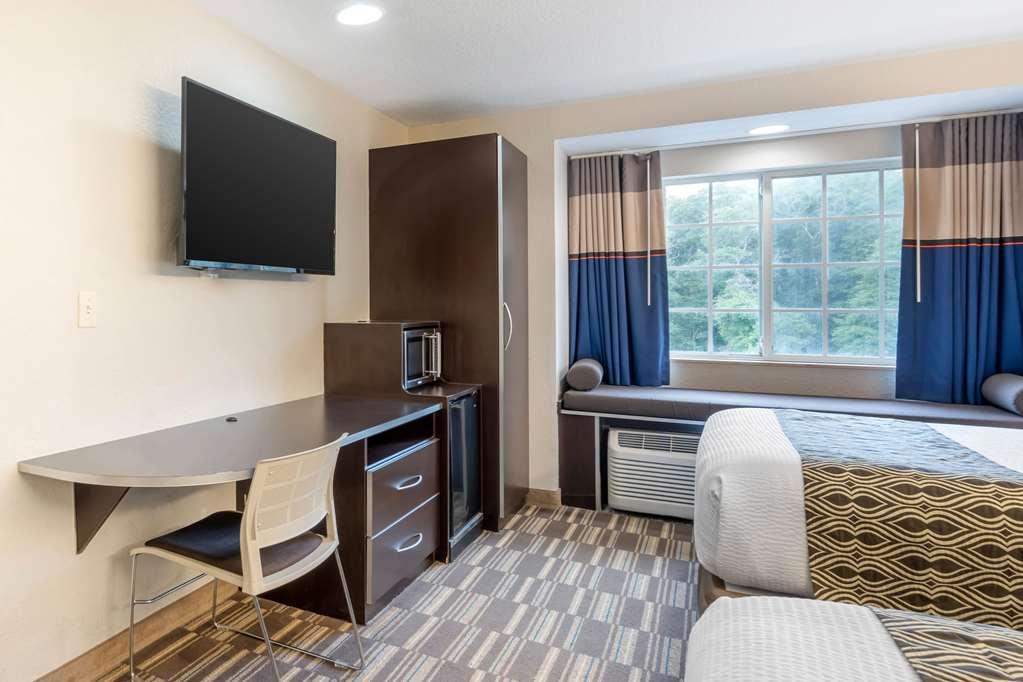 Microtel Inn & Suites By Wyndham Brooksville Ridge Manor Room photo