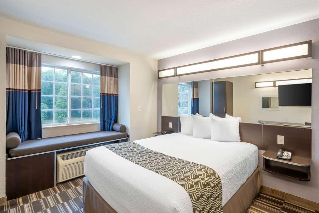 Microtel Inn & Suites By Wyndham Brooksville Ridge Manor Room photo