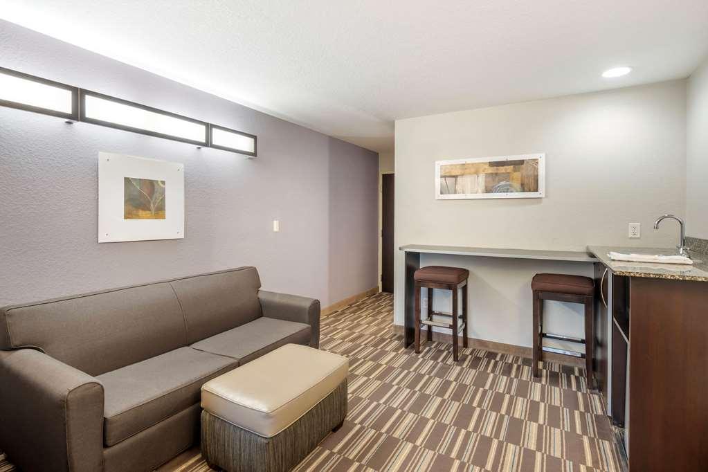 Microtel Inn & Suites By Wyndham Brooksville Ridge Manor Room photo